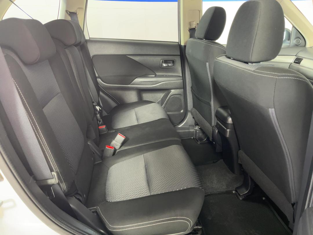 Photo '20' of Mitsubishi Outlander