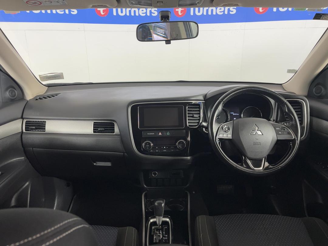 Photo '17' of Mitsubishi Outlander