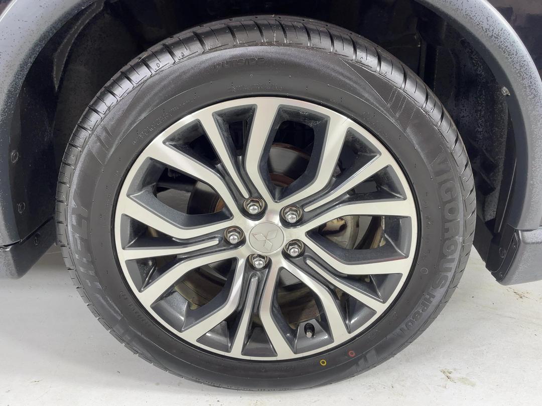 Photo '9' of Mitsubishi Outlander