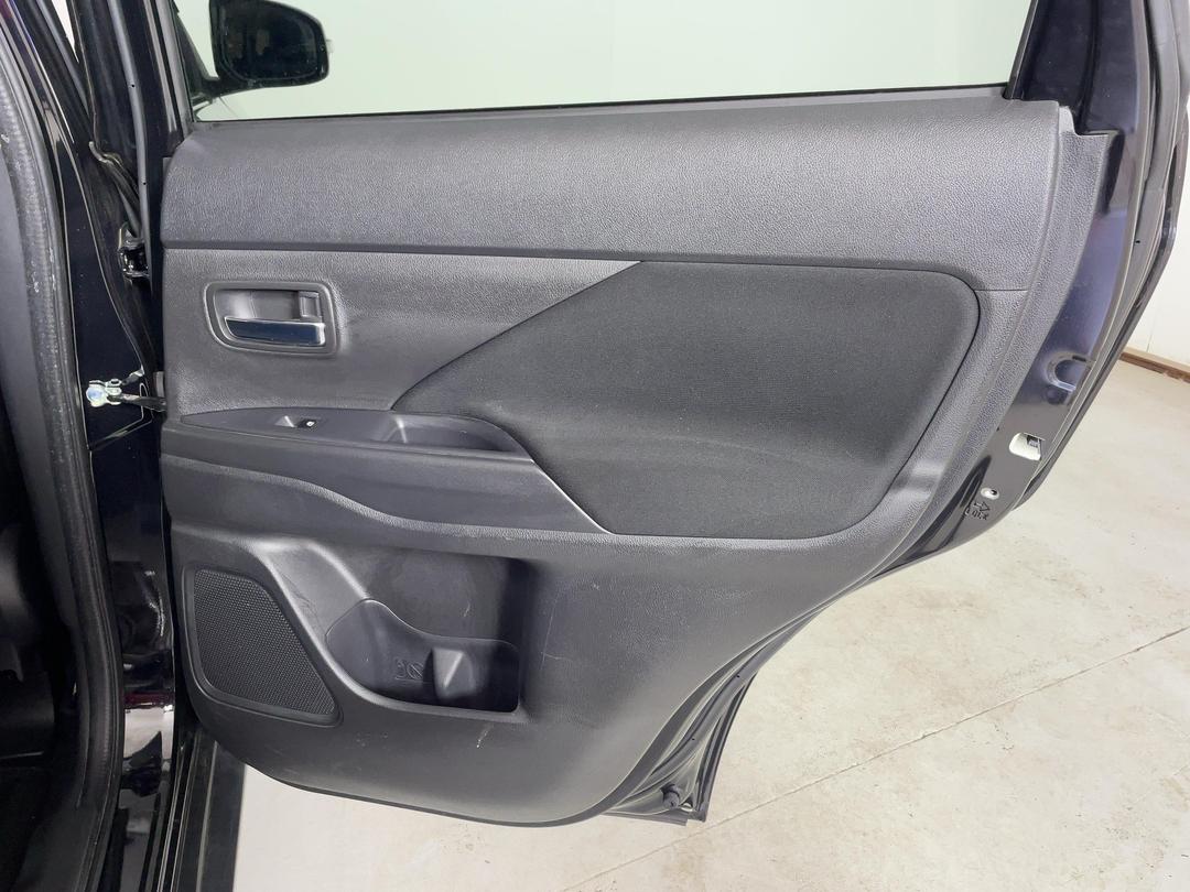 Photo '19' of Mitsubishi Outlander