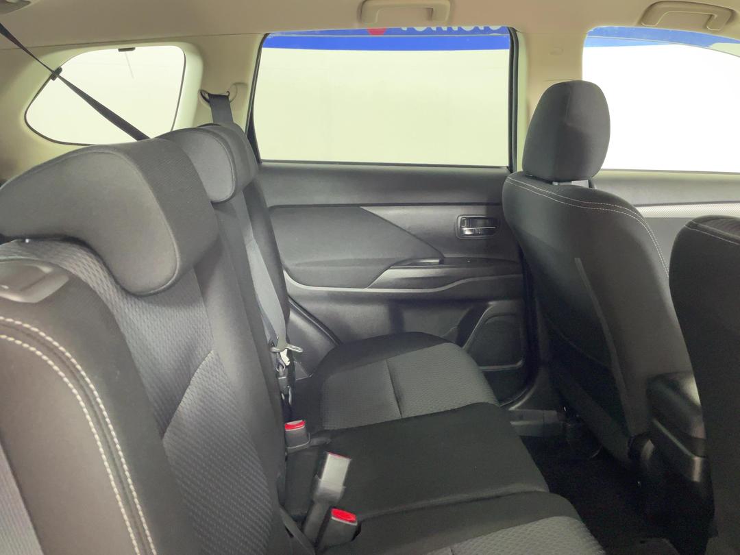 Photo '20' of Mitsubishi Outlander