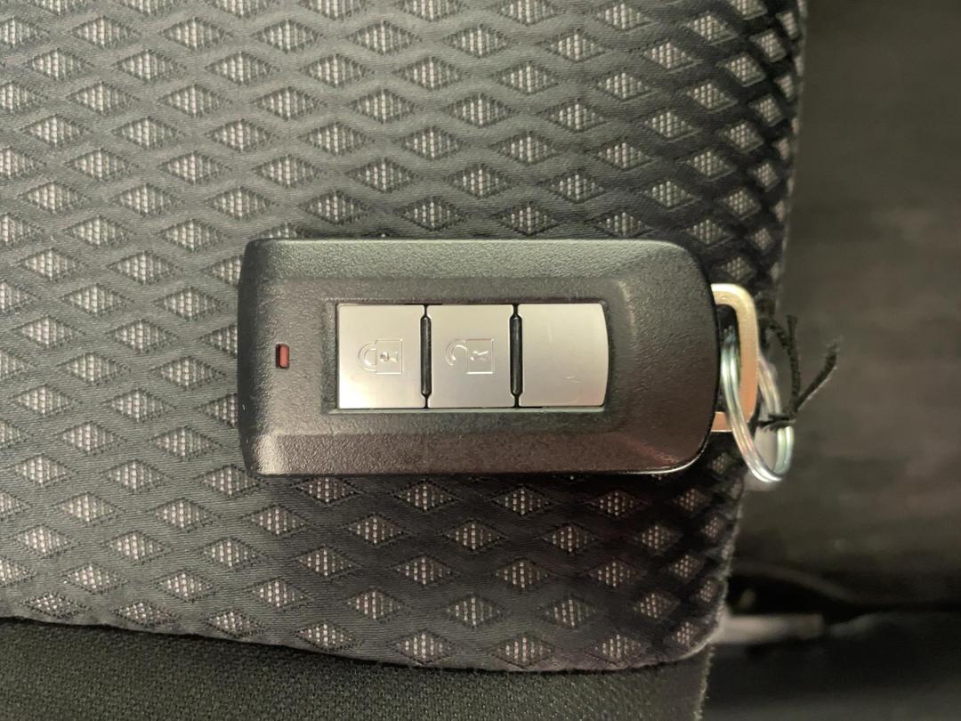 Photo '22' of Mitsubishi Outlander