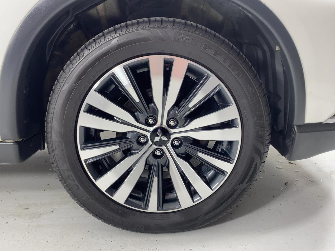 Photo '9' of Mitsubishi Outlander