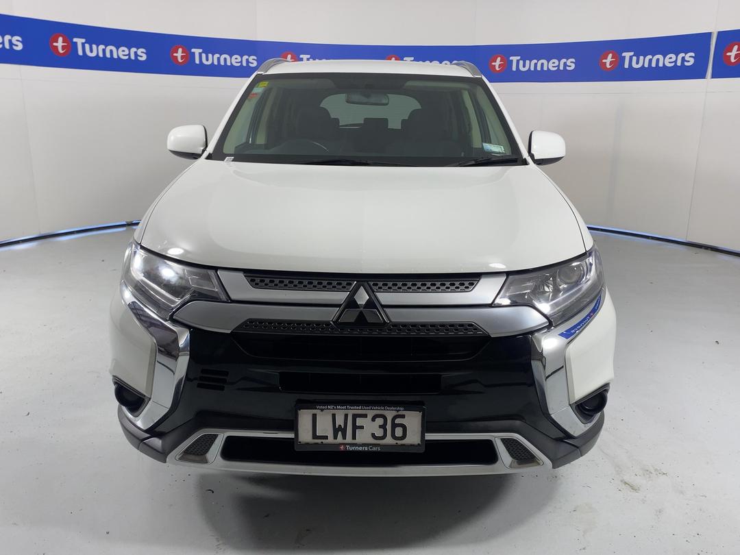 Photo '2' of Mitsubishi Outlander