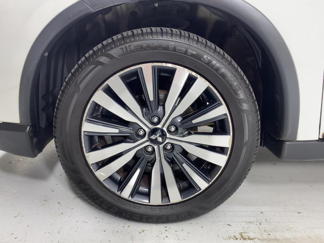 Photo '10' of Mitsubishi Outlander