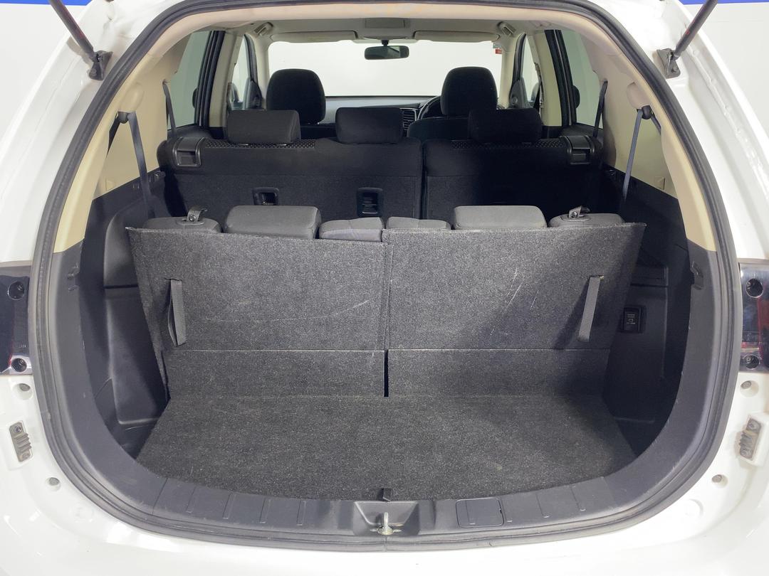 Photo '14' of Mitsubishi Outlander