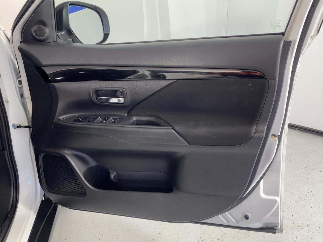 Photo '15' of Mitsubishi Outlander