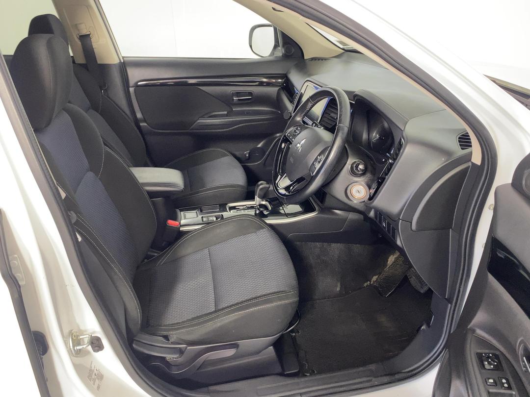 Photo '16' of Mitsubishi Outlander