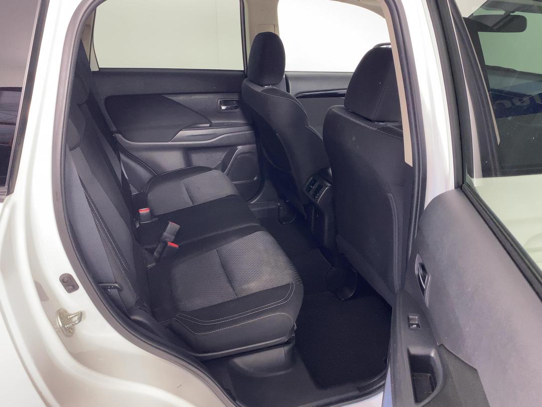 Photo '20' of Mitsubishi Outlander