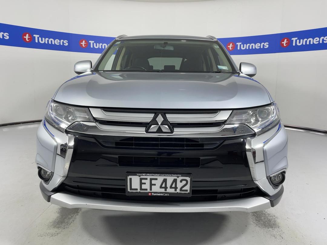 Photo '2' of Mitsubishi Outlander