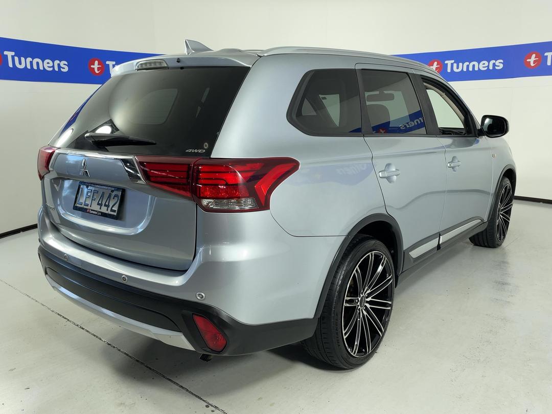Photo '7' of Mitsubishi Outlander