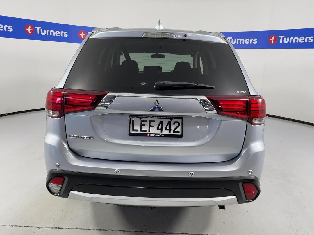 Photo '6' of Mitsubishi Outlander
