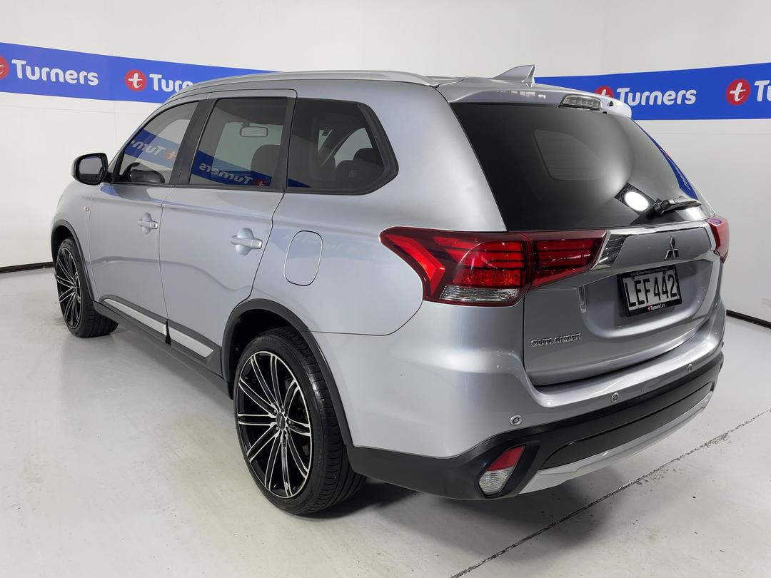 Photo '5' of Mitsubishi Outlander