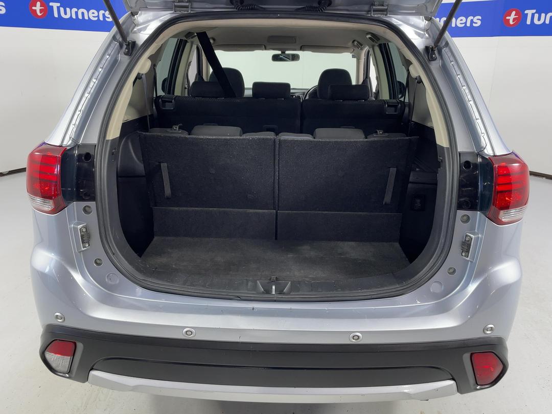 Photo '14' of Mitsubishi Outlander