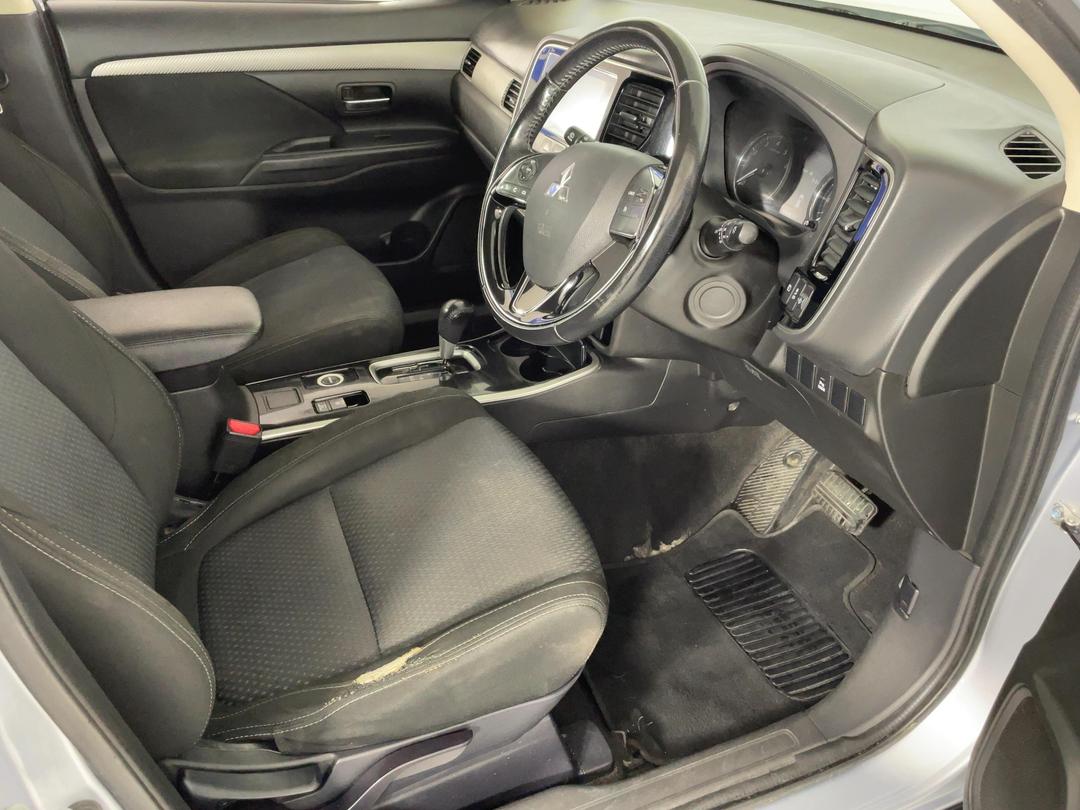 Photo '16' of Mitsubishi Outlander