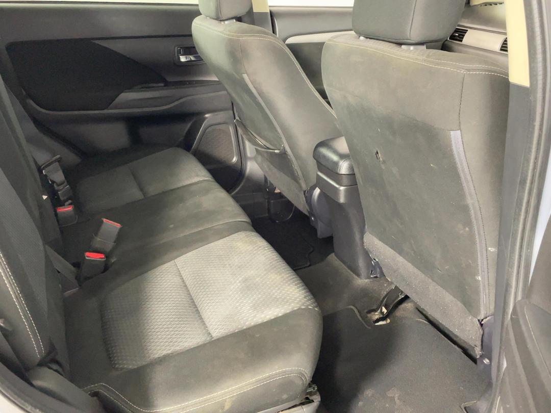 Photo '20' of Mitsubishi Outlander