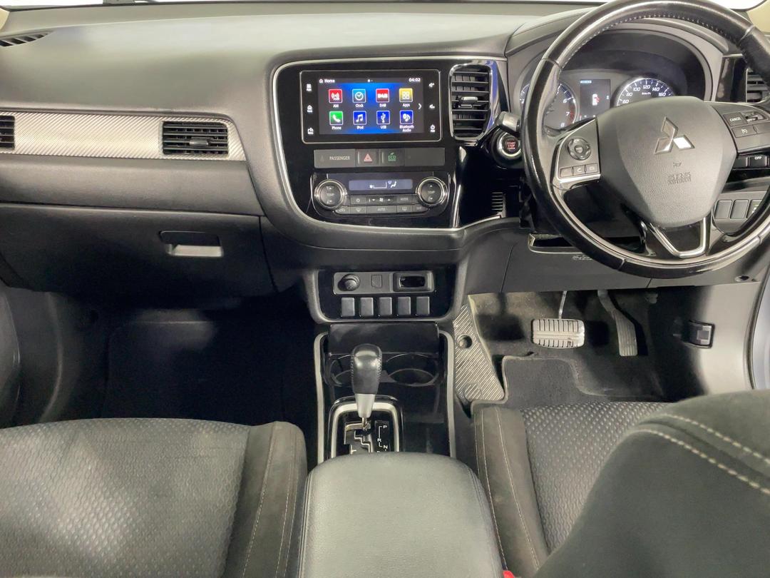 Photo '17' of Mitsubishi Outlander