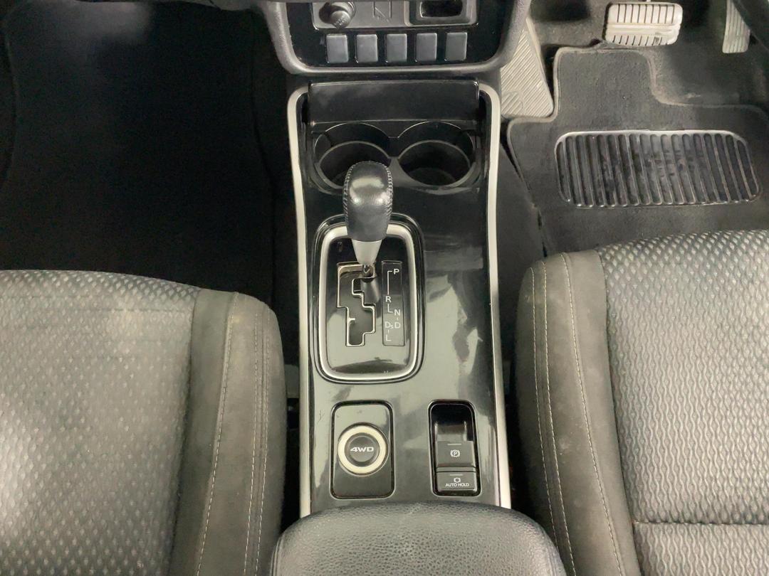 Photo '18' of Mitsubishi Outlander