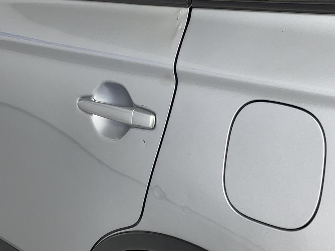 Photo '29' of Mitsubishi Outlander