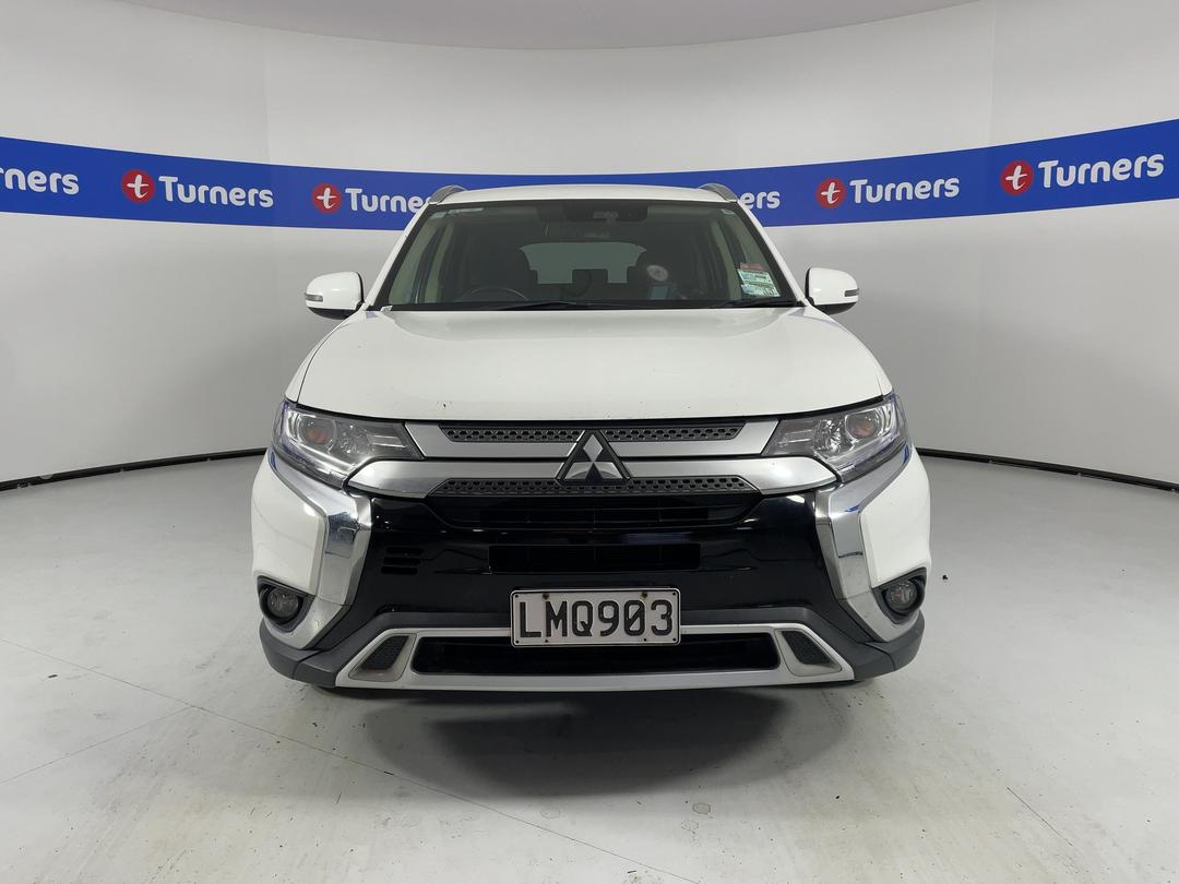 Photo '2' of Mitsubishi Outlander