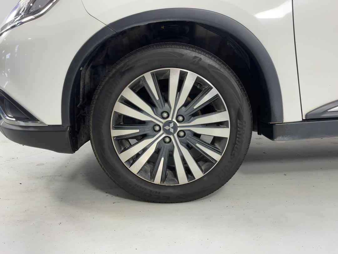 Photo '10' of Mitsubishi Outlander