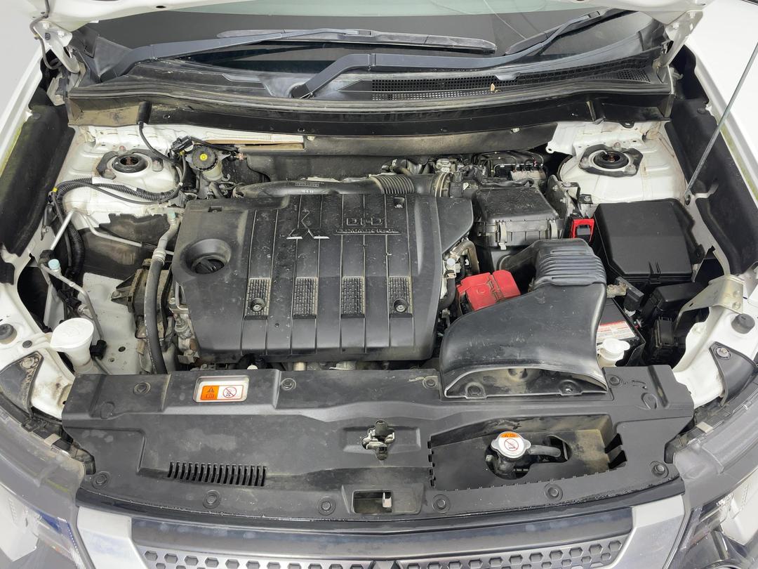 Photo '13' of Mitsubishi Outlander