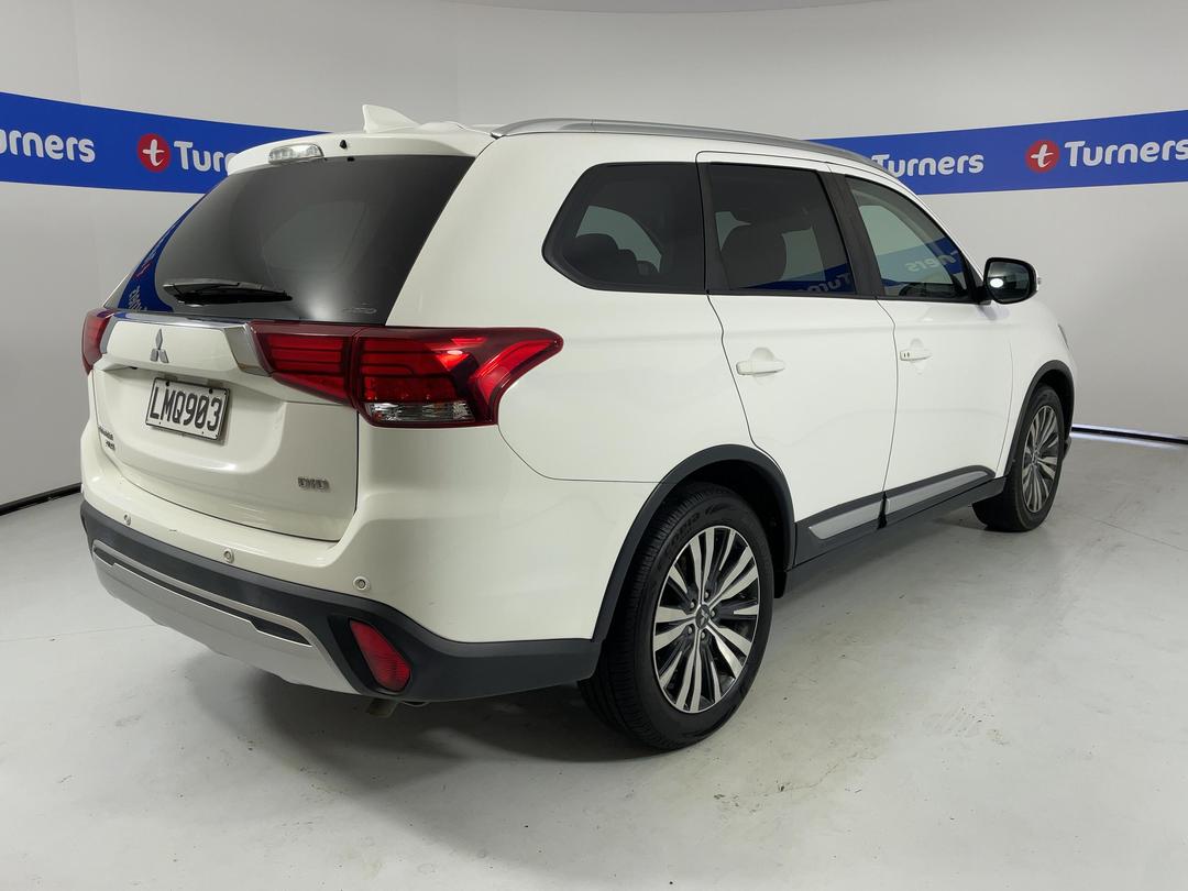 Photo '7' of Mitsubishi Outlander