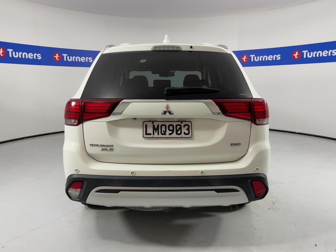 Photo '6' of Mitsubishi Outlander