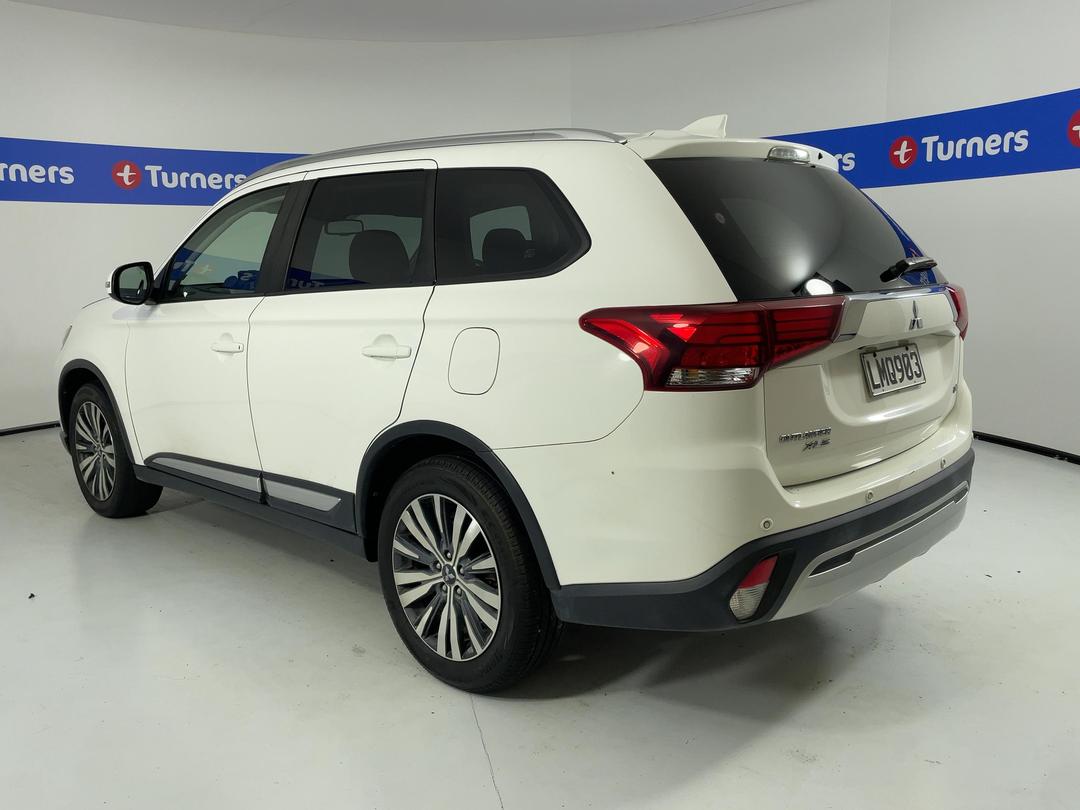 Photo '5' of Mitsubishi Outlander