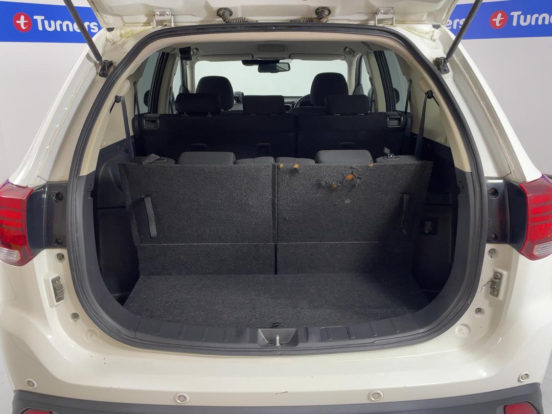 Photo '14' of Mitsubishi Outlander