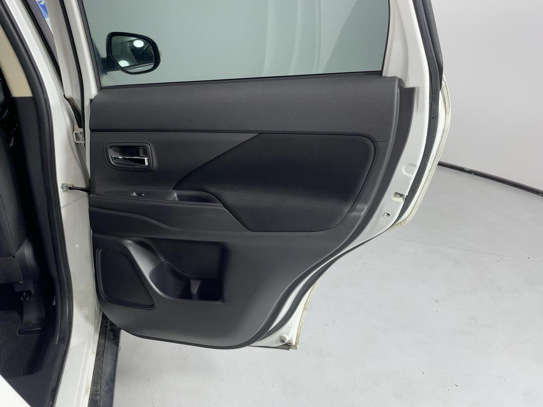 Photo '19' of Mitsubishi Outlander