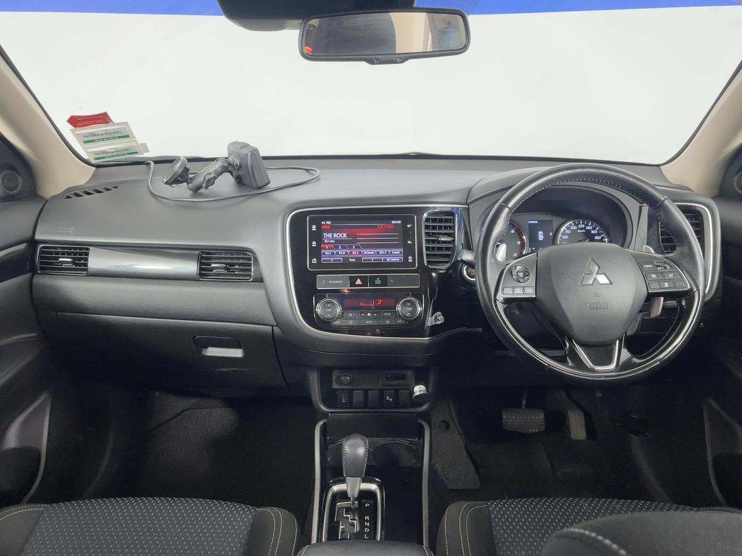 Photo '17' of Mitsubishi Outlander