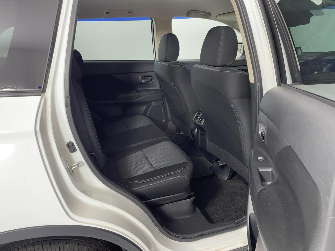 Photo '20' of Mitsubishi Outlander