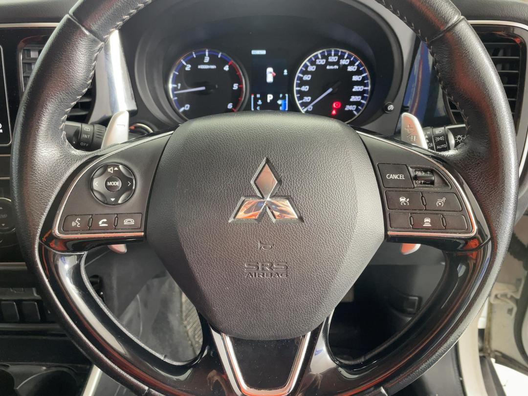 Photo '23' of Mitsubishi Outlander
