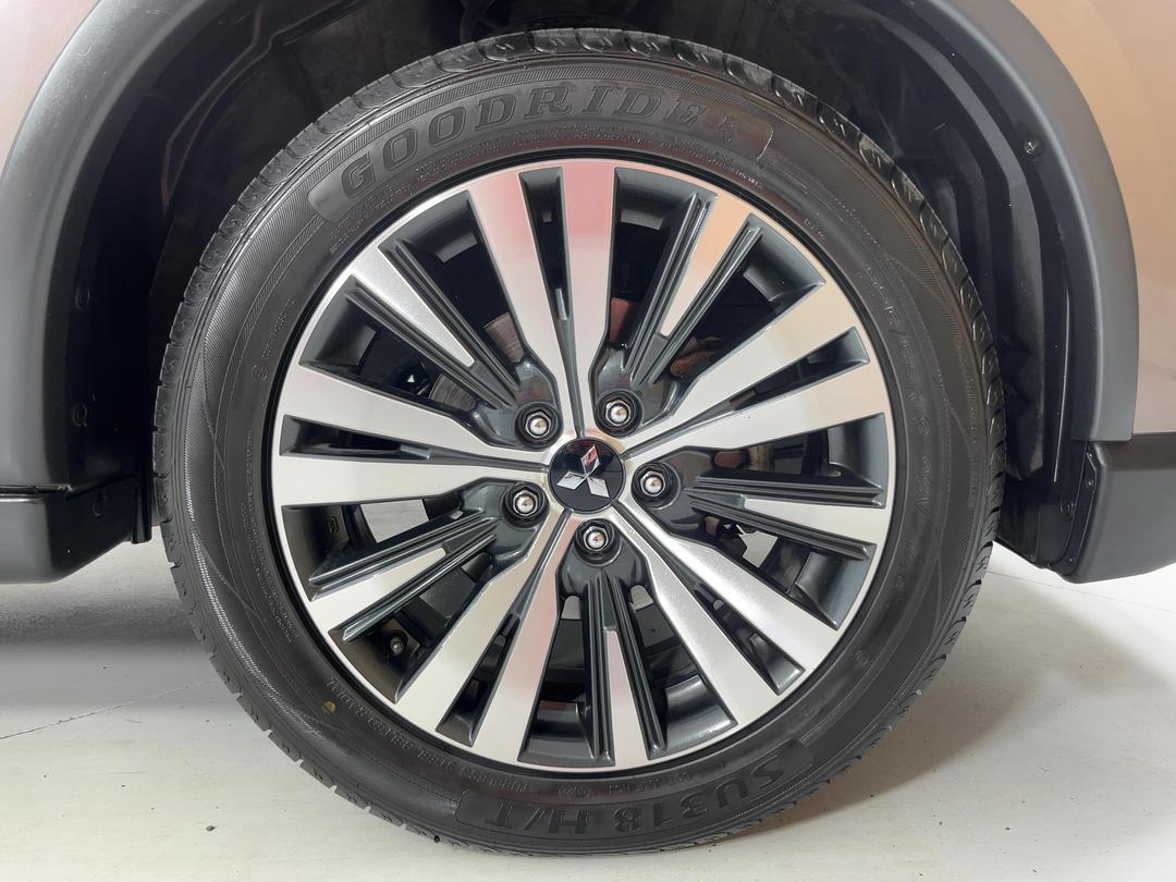 Photo '9' of Mitsubishi Outlander