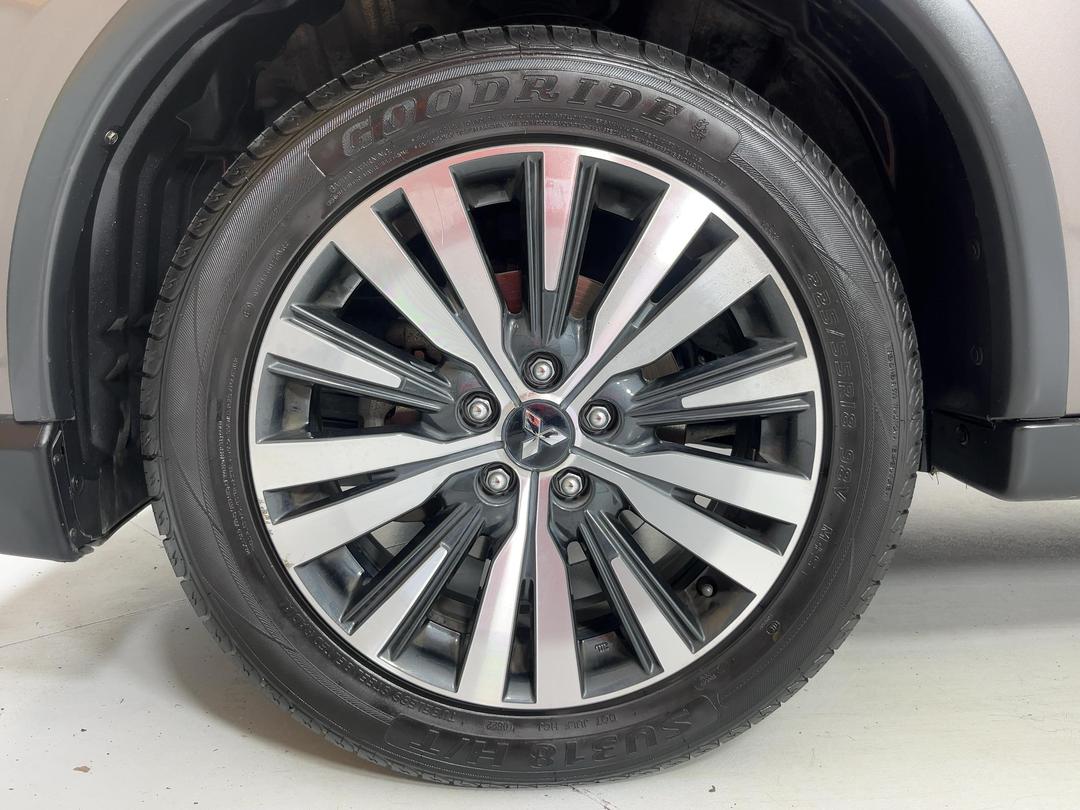 Photo '10' of Mitsubishi Outlander