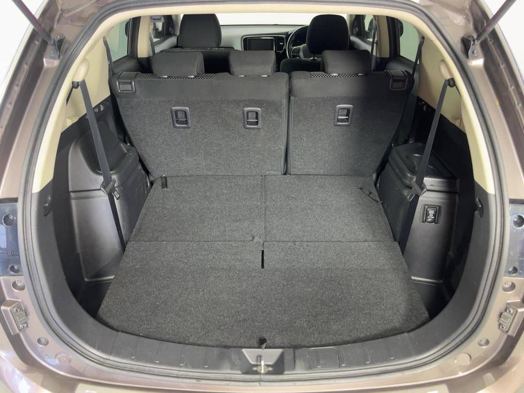 Photo '14' of Mitsubishi Outlander