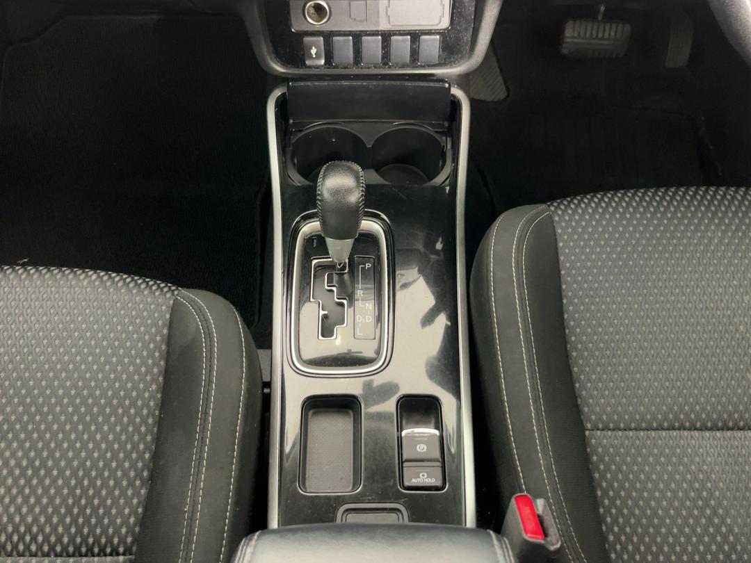 Photo '18' of Mitsubishi Outlander