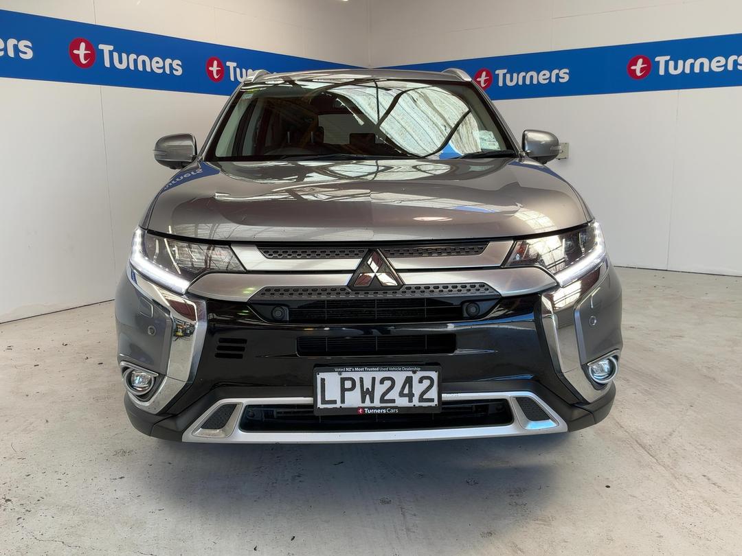 Photo '2' of Mitsubishi Outlander