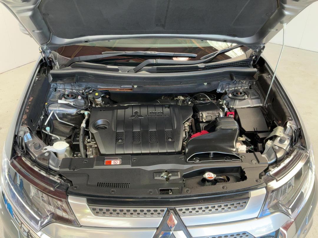 Photo '13' of Mitsubishi Outlander