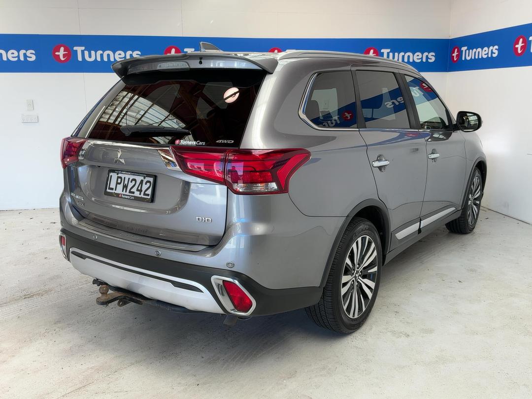 Photo '7' of Mitsubishi Outlander