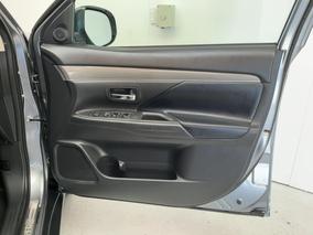 Photo '15' of Mitsubishi Outlander