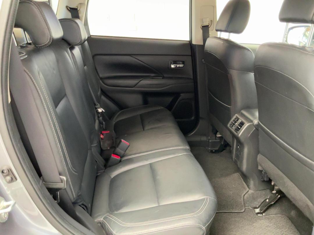 Photo '20' of Mitsubishi Outlander