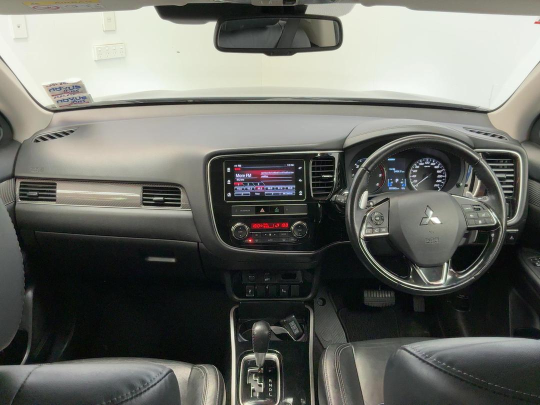 Photo '17' of Mitsubishi Outlander