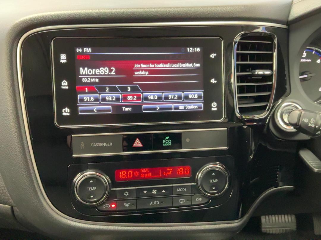 Photo '18' of Mitsubishi Outlander