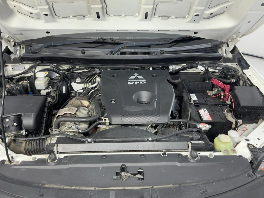 Photo '13' of Mitsubishi Triton