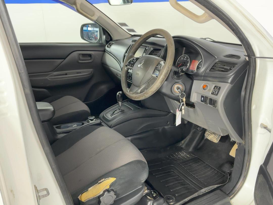 Photo '16' of Mitsubishi Triton