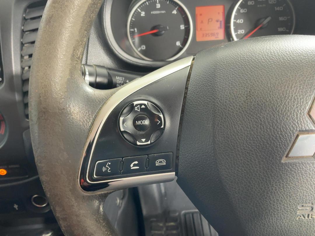Photo '24' of Mitsubishi Triton