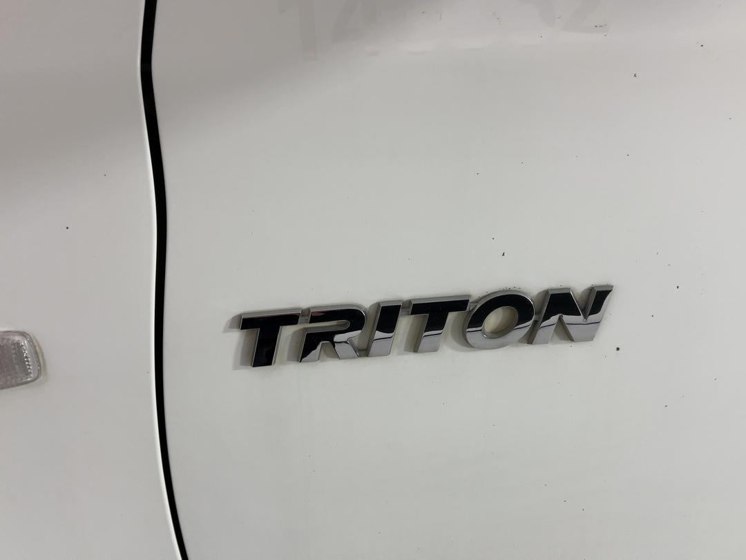 Photo '29' of Mitsubishi Triton