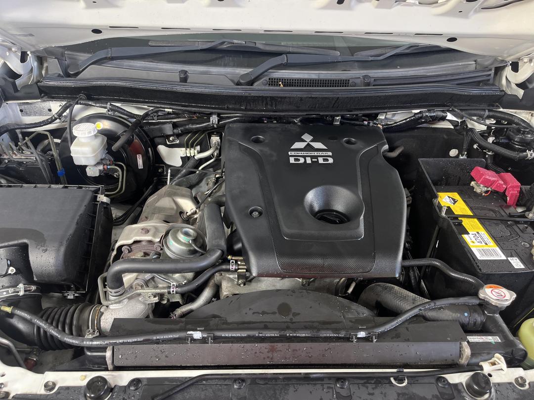 Photo '13' of Mitsubishi Triton